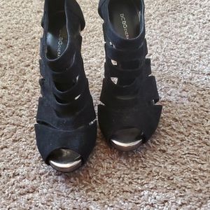 BCBG velvet strappy black heels size 8